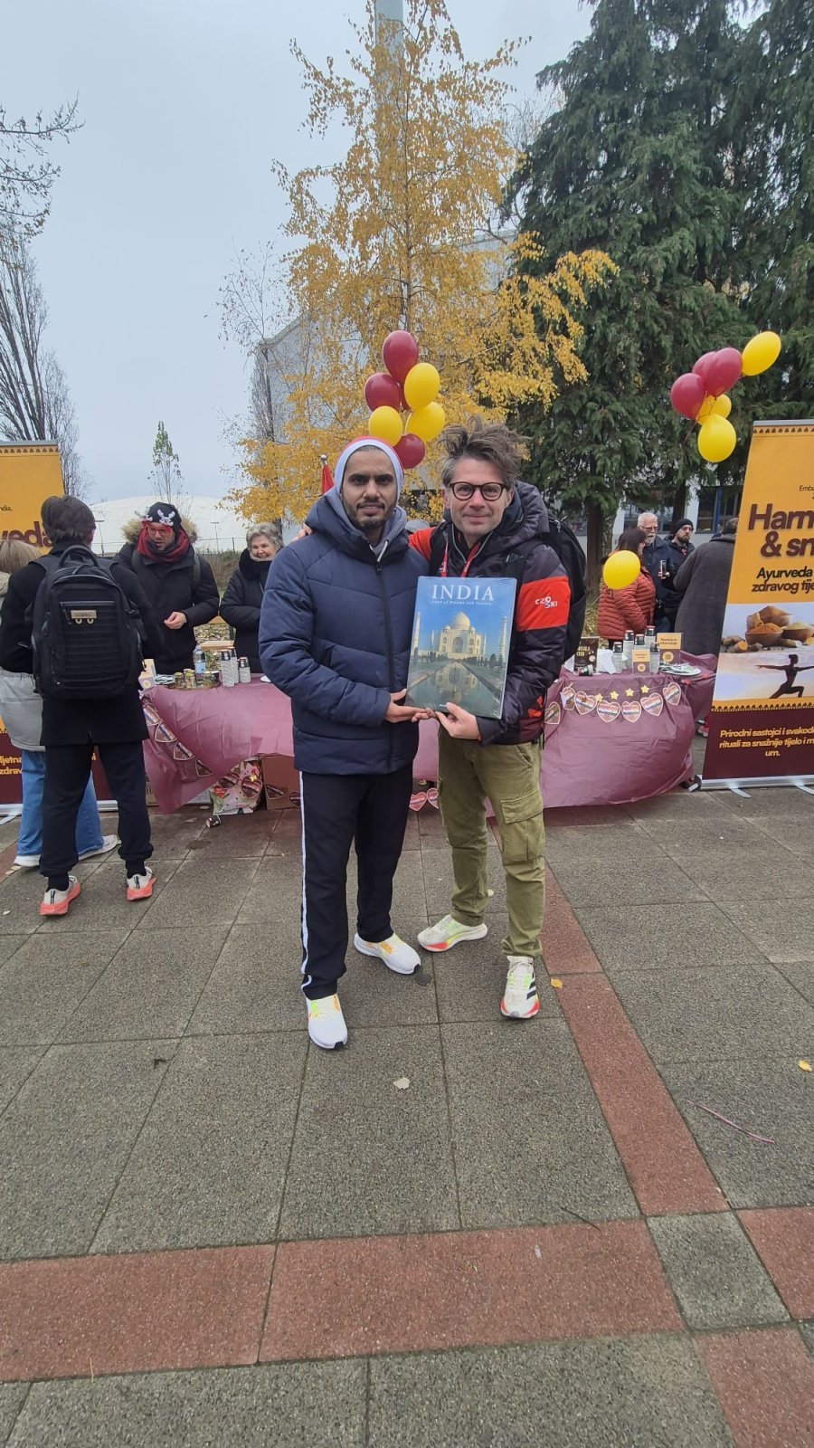 We are delighted to share the great success of the Embassy of India’s first-ever participation in the Zagreb Advent Run, held on 14 December in front of Hotel Zonar with presence of Ambassador Arun Goel and Missions staff. With temperatures around 2°C, the event truly reflected resilience, health, harmony, and festive spirit, bringing together over 5,000 runners and visitors from over 30 countries.