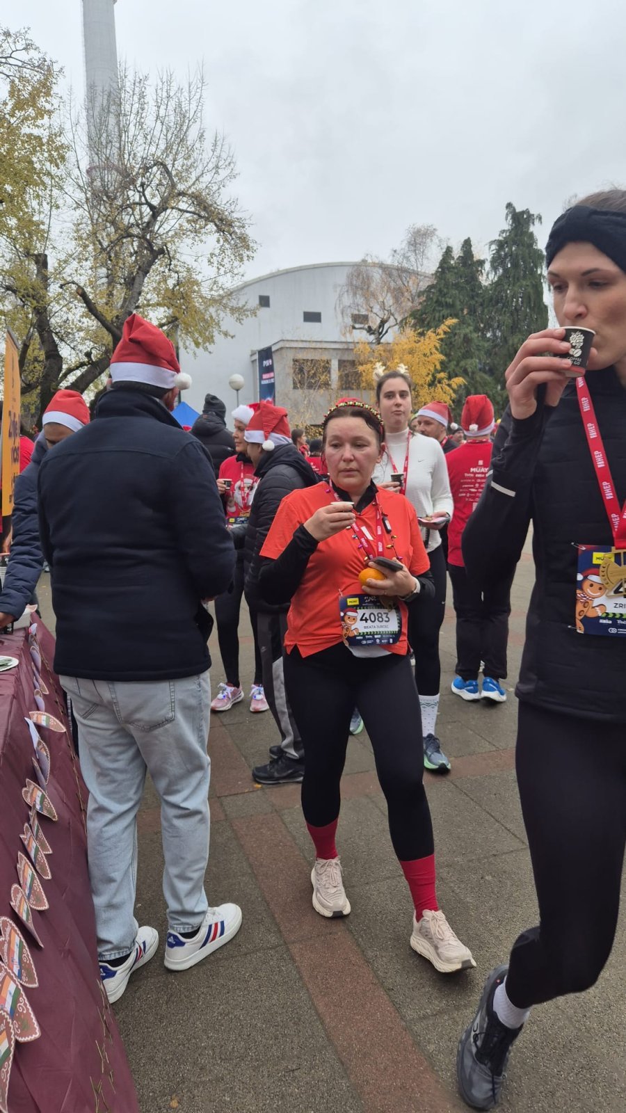 We are delighted to share the great success of the Embassy of India’s first-ever participation in the Zagreb Advent Run, held on 14 December in front of Hotel Zonar with presence of Ambassador Arun Goel and Missions staff. With temperatures around 2°C, the event truly reflected resilience, health, harmony, and festive spirit, bringing together over 5,000 runners and visitors from over 30 countries.