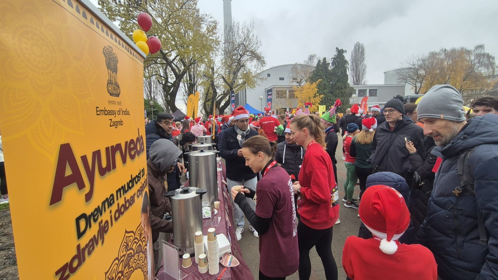 We are delighted to share the great success of the Embassy of India’s first-ever participation in the Zagreb Advent Run, held on 14 December in front of Hotel Zonar with presence of Ambassador Arun Goel and Missions staff. With temperatures around 2°C, the event truly reflected resilience, health, harmony, and festive spirit, bringing together over 5,000 runners and visitors from over 30 countries.