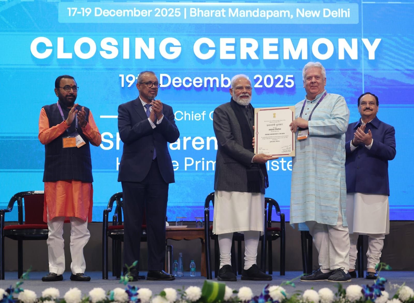 At the 2nd WHO Global Summit on Traditional Medicine held in New Delhi, Hon’ble Prime Minister of India Shri Narendra Modi conferred the Prime Minister’s Yoga Award upon Yogacharya Jadranko Miklec of Croatia for his outstanding contribution to the promotion and development of Yoga.