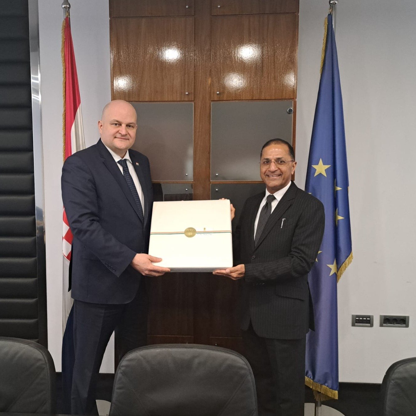 Hon’ble Minister of Economy Mr. Ante Šušnjar met with His Excellency Mr. Arun Goel, Ambassador of India to the Republic of Croatia, today, on Wednesday, 21 January and had a very fruitful and positive meeting.