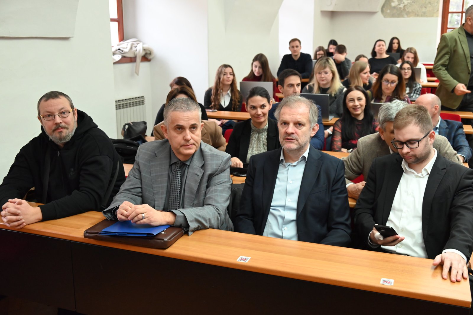 Thematic Session on AI and India - Opportunities for Collaboration including discussion on EU-India FTA The Faculty of Organization and Informatics (UNIZG FOI) in Varaždin hosted a dynamic thematic session and panel discussion titled “Thematic Session on AI & India – Opportunities for Collaboration” along with discussions on recently concluded India-EU FTA. The event was organised in cooperation with the Embassy of India in Zagreb, bringing together students, researchers, industry experts, academics, and public sector representatives.