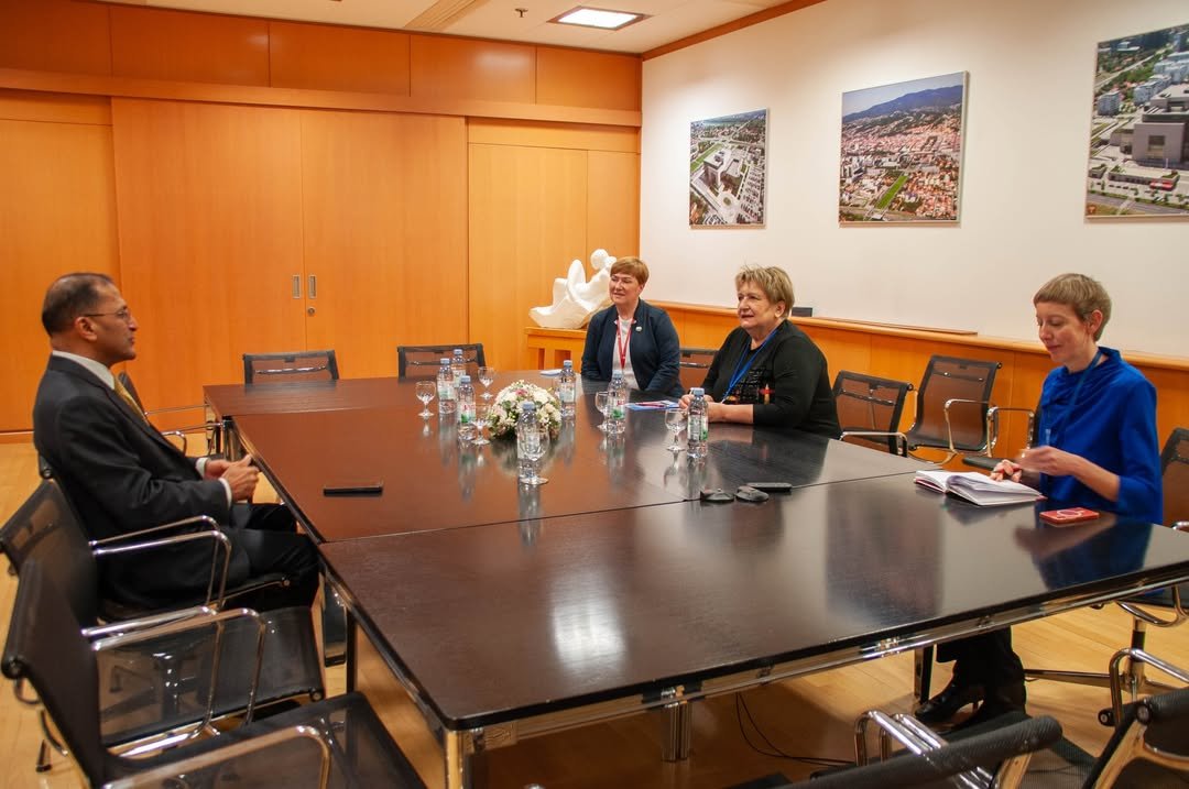 His Excellency Arun Goel visited the National and University Library in Zagreb, where he met with Director General Ivanka Stričević.   On this occasion, a valuable donation of books on India was presented, further strengthening cultural ties between the two countries.   During a guided tour of the Library, His Excellency was introduced to some of its most treasured collections, including the first printed Sanskrit grammar by Vezdin – a remarkable symbol of the long-standing cultural connections between Croatia and India.