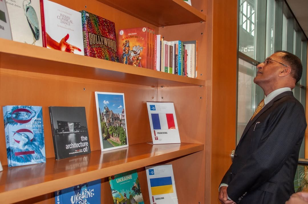 His Excellency Arun Goel visited the National and University Library in Zagreb, where he met with Director General Ivanka Stričević.   On this occasion, a valuable donation of books on India was presented, further strengthening cultural ties between the two countries.   During a guided tour of the Library, His Excellency was introduced to some of its most treasured collections, including the first printed Sanskrit grammar by Vezdin – a remarkable symbol of the long-standing cultural connections between Croatia and India.