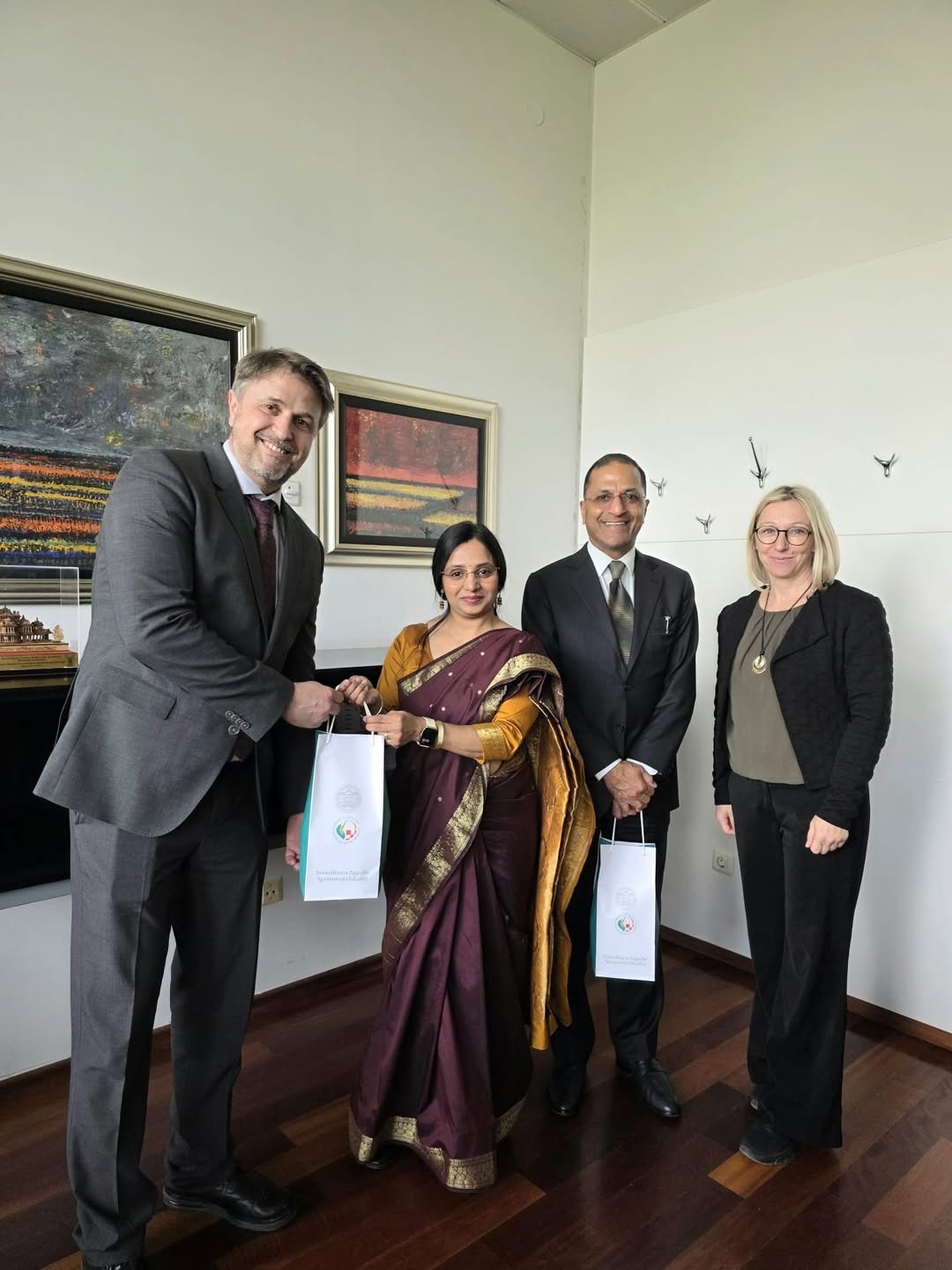 ITEC Day, organized in collaboration with the University of Zagreb Faculty of Agriculture, brought together distinguished speakers and guests to highlight opportunities for professional development through training, scholarships, and international exchange between India and Croatia.   The event opened with welcome remarks by Prof. Aleksandar Mešić, PhD, Dean of the Faculty of Agriculture, followed by remarks from H.E. Arun Goel, Ambassador of India to Croatia.