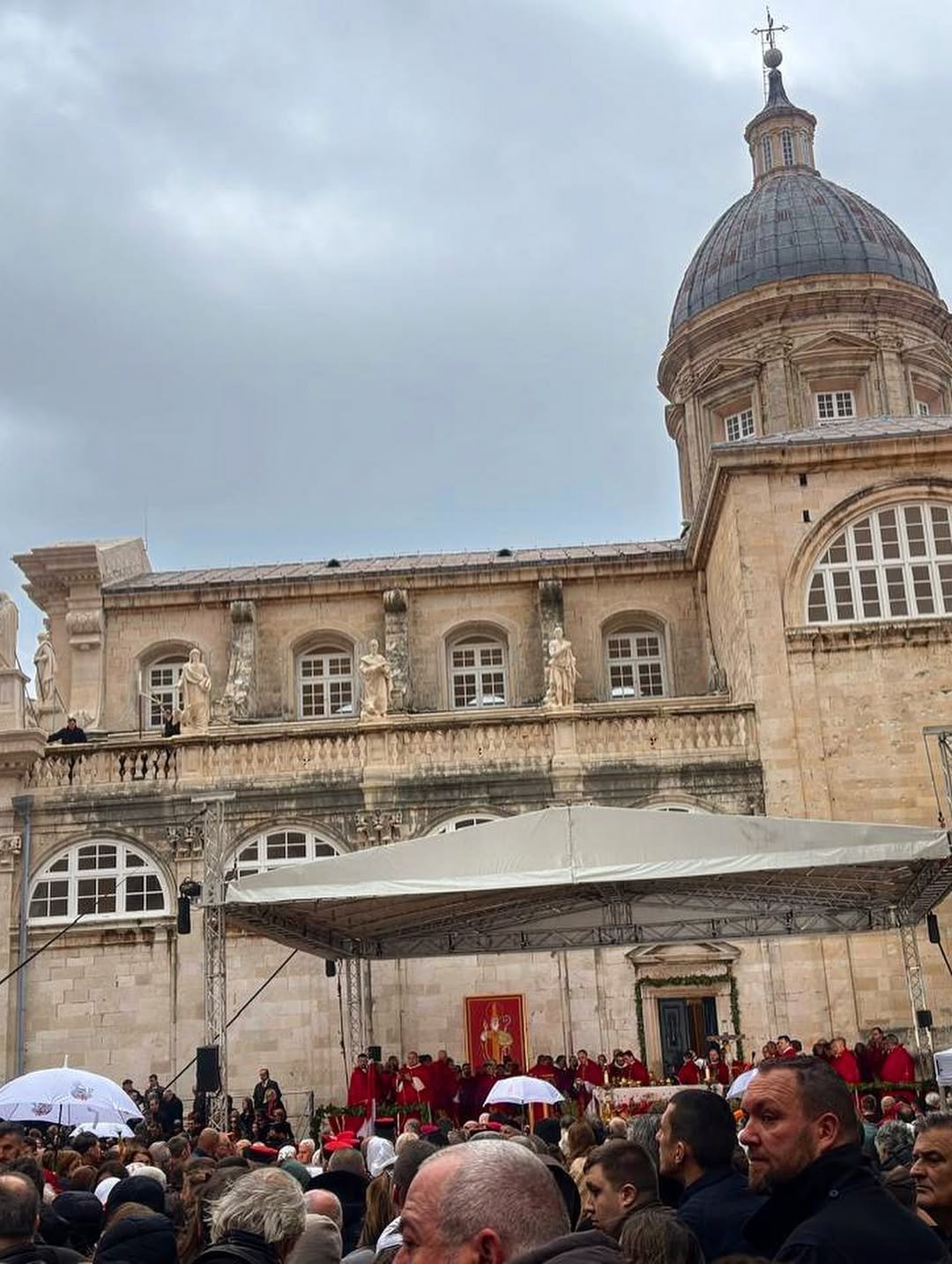 The beauty of Dubrovnik shone even brighter this year in honor of St. Blaise. This year’s festivities were joined by H.E. Arun Goel, Ambassador of India to Croatia, who took part in this unique celebration of Dubrovnik’s tradition, faith, and identity. The event highlighted the historical and cultural ties between Dubrovnik and Goa, reflecting centuries of shared influence between India and Croatia. During the celebration, Ambassador Goel also had an engaging discussion with the Friends of India in Dubrovnik, strengthening the bonds of friendship and cultural exchange between the two countries.