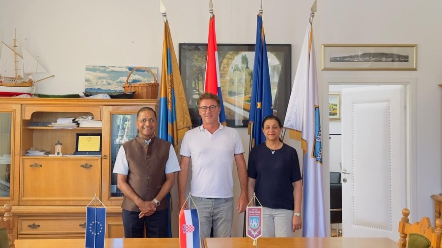 Ambassador of India to Croatia, met with Mr. Vinko Vranjican, Mayor of Stari Grad, during his visit to the island of Hvar