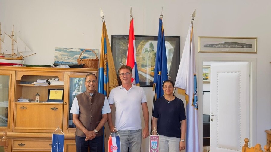 Ambassador of India to Croatia, met with Mr. Vinko Vranjican, Mayor of Stari Grad, during his visit to the island of Hvar