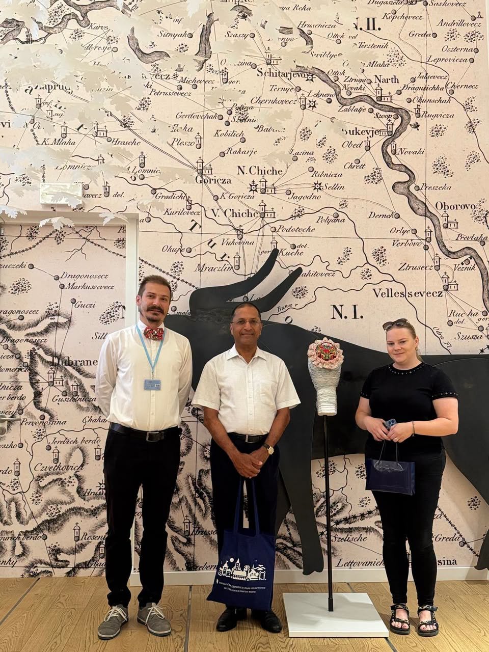 On the 2nd July, Ambassador Arun Goel paid a visit to Donja Lomnica, where he toured the historic Kurija Modić–Bedeković, one of the area's most significant examples of traditional wooden manor architecture.  The visit, hosted by the local tourist guide, provided an opportunity to learn more about the rich cultural and historical heritage of the Velika Gorica region. Following the tour, the Ambassador visited the Velika Gorica Tourist Board Visitor Centre, where the visit concluded with a brief presentation and photo opportunity. Such visits help strengthen cultural ties and foster mutual understanding between the Republic of India and the Republic of Croatia, while highlighting the importance of preserving and promoting local heritage