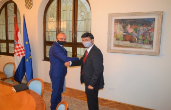  H.E. Ambassador Raj Kumar Srivastava called on Hon’ble Foreign and European Affairs Minister Mr. Gordan Grlic Radman and they underscored the importance of strengthening cooperation in areas of mutual interest, notably economy, healthcare, tourism, digital innovation and people to people including youth connections. 