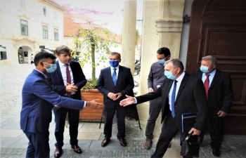 In inaugural visit to Varazdin County, Ambassador Srivastava highlighted India-Croatia cooperation in the field of talent exchange, technology, tourism & trade. Ambassador Srivastava also invited County representatives & companies to explore the possibilities of participation at the #AmritMahotsav celebrations. Considering that there are companies in #Varaždin County that already cooperate with companies in India, especially in the field of digital technologies, the meeting was attended by businessmen from the County & the Dean of Faculty of Organization and Informatics.