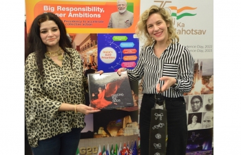  The Indian dancer and choreographer Mrs Sohini Roychowdhury Dasguptay in a joyful 90 minutes workshop with the students of the dance school Umjetnička plesna škola Silvije Hercigonje, & introduced the essence of Indian Bharatanatyam dance.