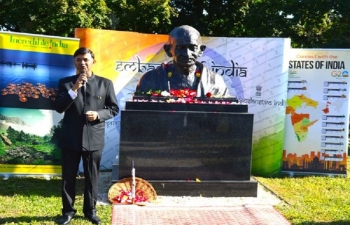  Mahatma Gandhi’s 154th birth anniversary was celebrated in Zagreb. Ambassador Srivastava recalled Mahatma's teachings which still impact humankind to further the spirit of unity and compassion. His ideals of cleanliness, self-reliance, and democracy are guiding many of the development programs of the Government of India today. His idea that “Democracy is the art & science of galvanising people’s physical. economic, and spiritual strength, for making the country prosperous & stronger” is visible when you see India as the largest & oldest democracy on the planet.